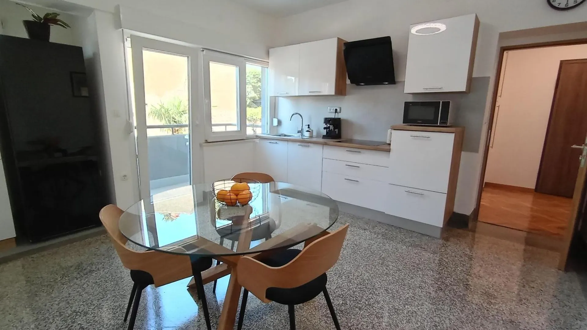Novi Prostrani Apartman U Strogom Centru Pule 풀라 0*,