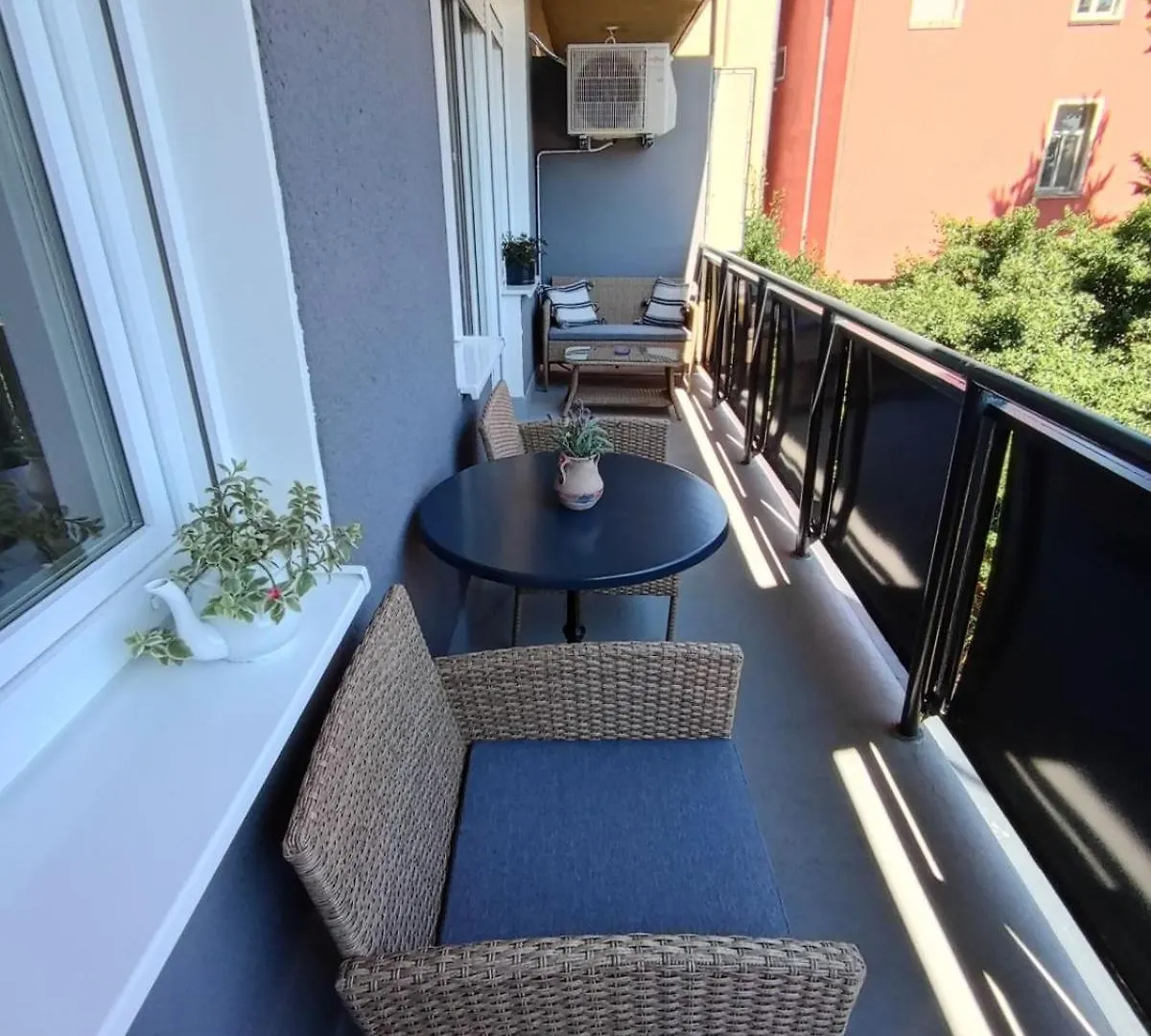 Novi Prostrani Apartman U Strogom Centru Pule Pula Lägenhet